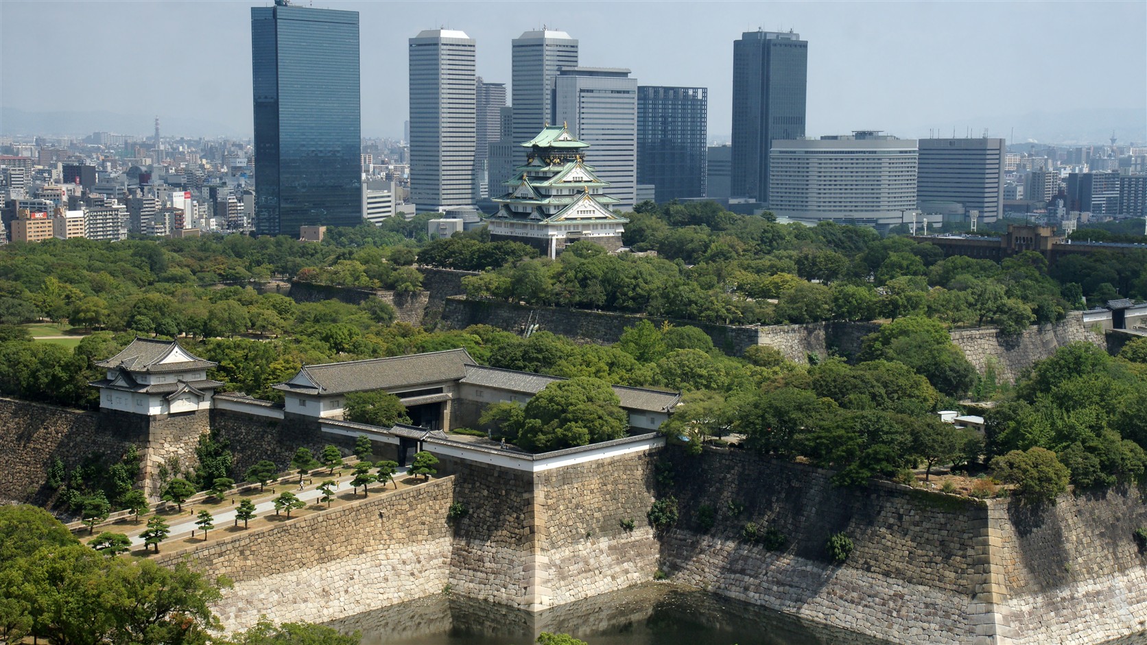 大阪城と大阪市街地